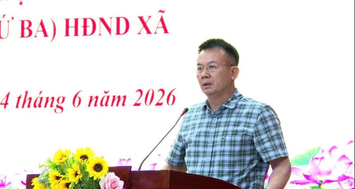 Bí thư Đảng ủy, Chủ tịch HĐND xã Hát Môn Nguyễn Đình Sơn phát biểu tại hội nghị. Ảnh: HM