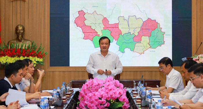 Bí thư Đảng ủy, Chủ tịch HĐND xã Suối Hai Đỗ Mạnh Hưng phát biểu kết luận. Ảnh: Khuất Duyên