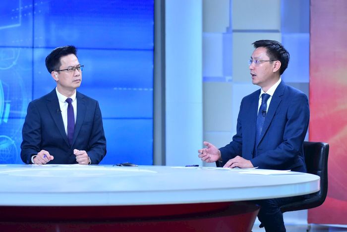 Ông Hoàng Đình Chung trao đổi tại chương trình. Ảnh: Phan Anh