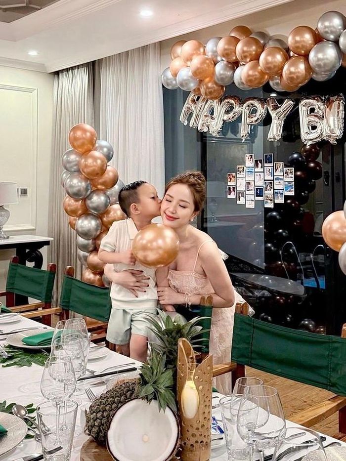 Bảo Thy đón sinh nhật ở tuổi 36 trong tình yêu thương của chồng con.