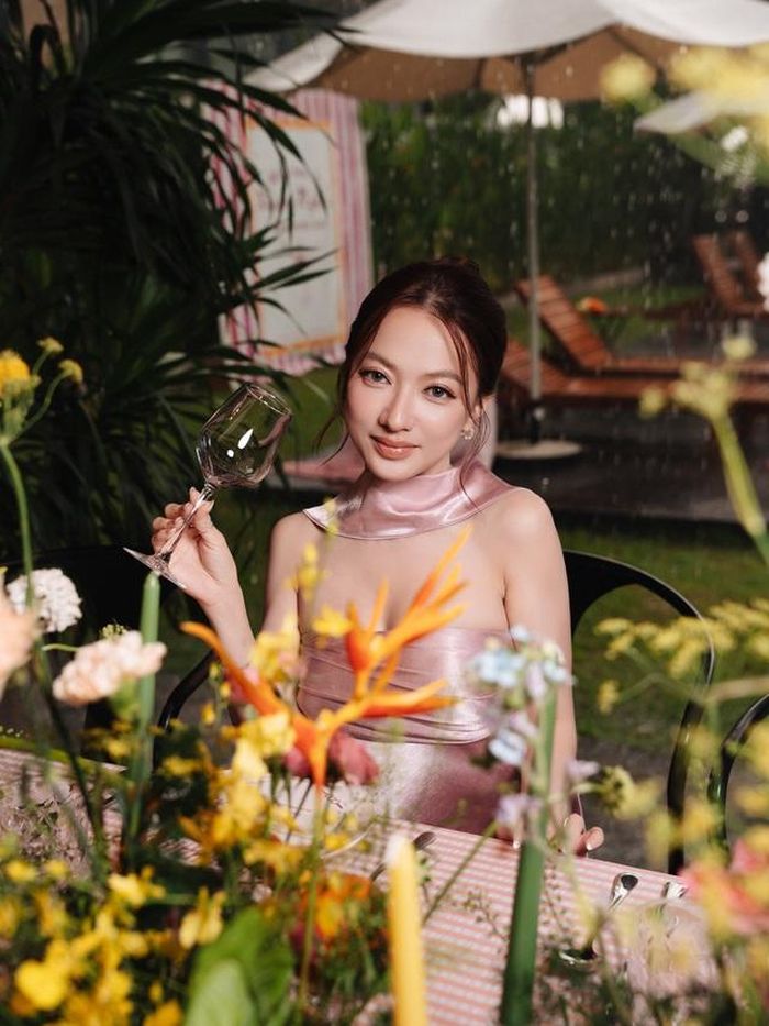 Được biết, tiệc chia tay đời độc thân của "bé" Xuân Nghi tổ chức ở một khu nghỉ dưỡng cao cấp ngoại ô TP.HCM.