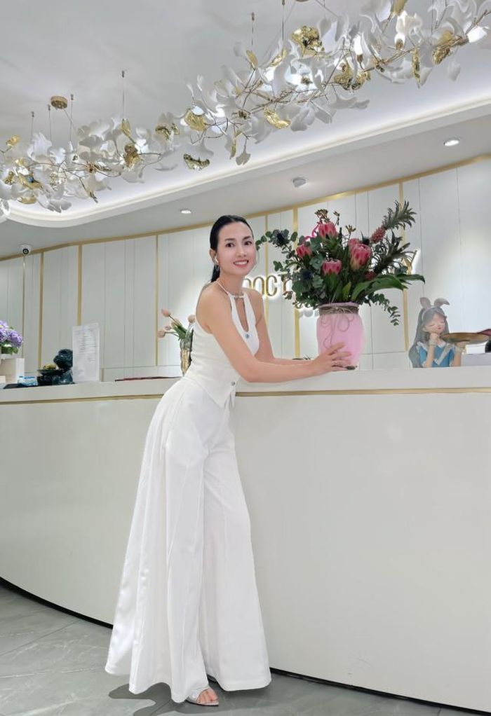 Bên cạnh đó, Anh Thư luôn cố gắng giữ tinh thần vui vẻ, giảm bớt căng thẳng, ngủ đủ. Ngoài thời gian dành cho công việc kinh doanh, Anh Thư thường thích đi du lịch, tận hưởng cuộc sống.