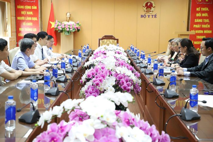 Quang cảnh buổi tiếp và làm việc.