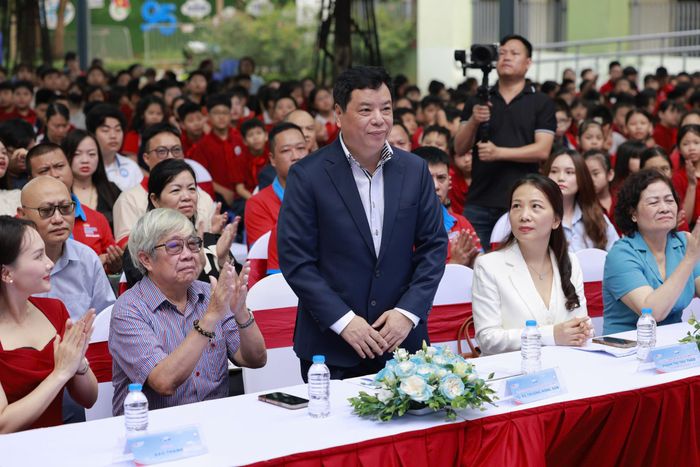 TS.BS Hồng Sơn, Viện trưởng Viện Y học Ứng dụng Việt Nam phát biểu tại lễ phát động chiến dịch cộng đồng "Vì một kỷ nguyên cao khỏe".