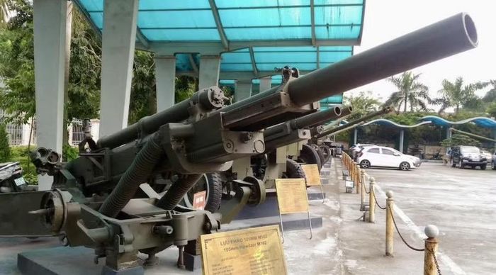 Sau khi chiến tranh kết thúc, một số pháo kéo 105 mm M102 đã bị bỏ lại trên chiến trường và được lực lượng Việt Nam thu giữ.