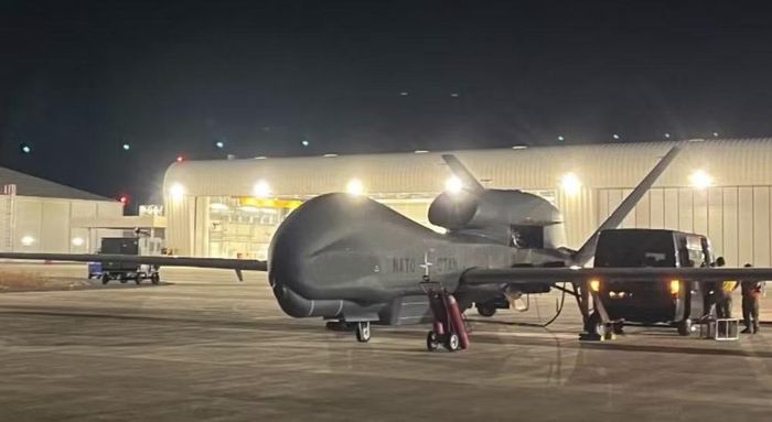 Máy bay không người lái RQ-4D Phoenix là phiên bản NATO phát triển dựa trên máy bay trinh sát không người lái RQ-4 Global Hawk của Mỹ.