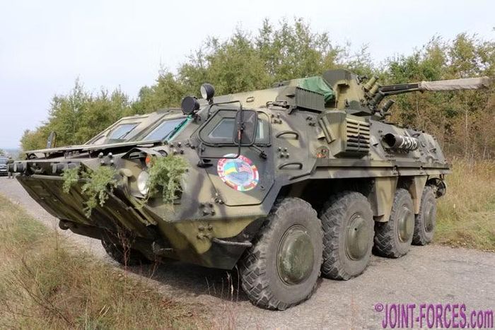 Những chiếc BTR-4 đã chứng tỏ được hiệu quả cao trên chiến trường, nhưng bất chấp màn thể hiện ấn tượng, đại diện KhKBM cho biết dây chuyền sản xuất có thể sẽ phải dừng lại vào mùa thu này.