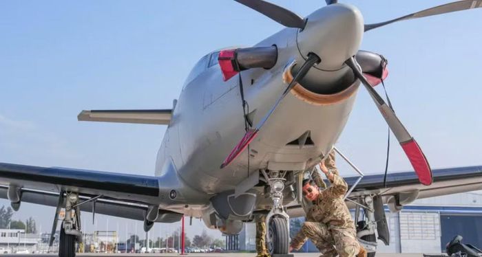 Đây là loại máy bay trinh sát dựa trên khung thân máy bay cánh quạt Beechcraft King Air, từng đóng vai trò quan trọng trong các chiến dịch săn lùng phiến quân và giám sát chiến trường.