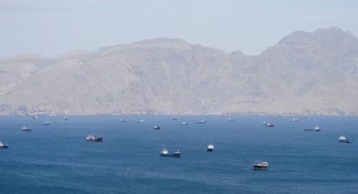 Đây là tuyến hàng hải kết nối với eo biển Hormuz, nơi trung chuyển phần lớn lượng dầu mỏ xuất khẩu từ khu vực Trung Đông ra thị trường quốc tế. 