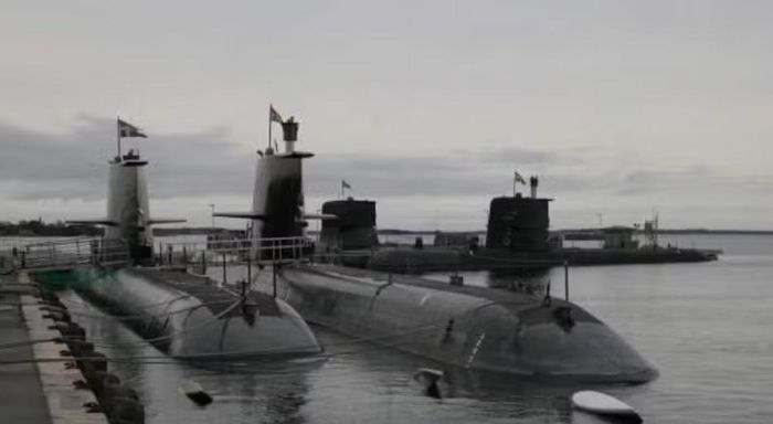 Sau chương trình nâng cấp, HMS Södermanland sở hữu khả năng tàng hình âm thanh tốt hơn, thời gian bám biển dài hơn và phù hợp với các nhiệm vụ giám sát tại vùng nước nông đặc trưng của biển Baltic.