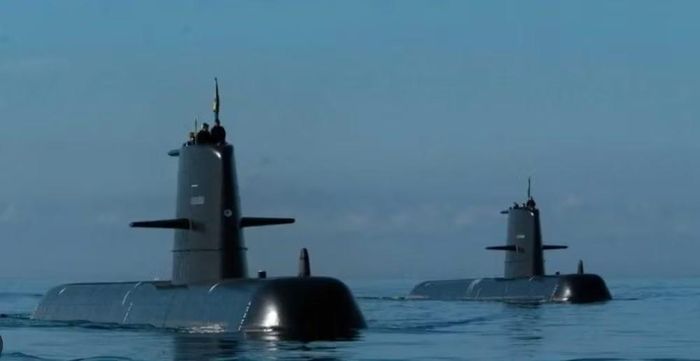 Dự kiến con tàu sẽ được bàn giao cho Ba Lan từ năm 2027 và hoạt động cho đến khi các tàu ngầm mới được tiếp nhận đầy đủ.