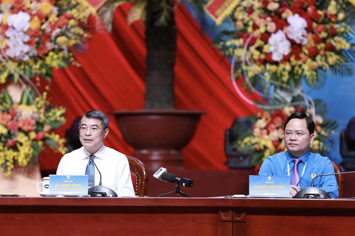 Thủ tướng Chính phủ Lê Minh Hưng và Phó Chủ tịch Ủy ban Trung ương MTTQ Việt Nam, Bí thư Đảng ủy, Chủ tịch Tổng LĐLĐ Việt Nam khóa XIV, nhiệm kỳ 2026 - 2031 Nguyễn Anh Tuấn tại chương trình. Ảnh: Hải Nguyễn