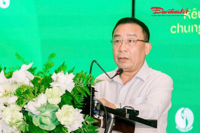 Ông Nguyễn Văn Đệ - Phó Chủ tịch UBND tỉnh Nghệ An nêu quan điểm “không đánh đổi môi trường lấy tăng trưởng kinh tế”, đồng thời tập trung triển khai đồng bộ nhiều giải pháp nhằm hiện thực hóa các mục tiêu phát triển xanh và thích ứng với biến đổi khí hậu. Ảnh: ĐB