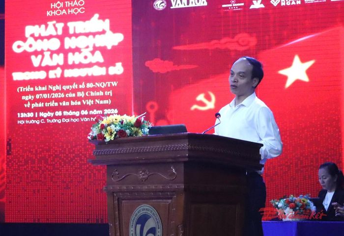 Ông Lê Minh Tuấn, Phó Cục trưởng Cục Bản quyền tác giả (Bộ Văn hóa, Thể thao và Du lịch) phát biểu tại hội thảo khoa học. Ảnh: T.Luân.