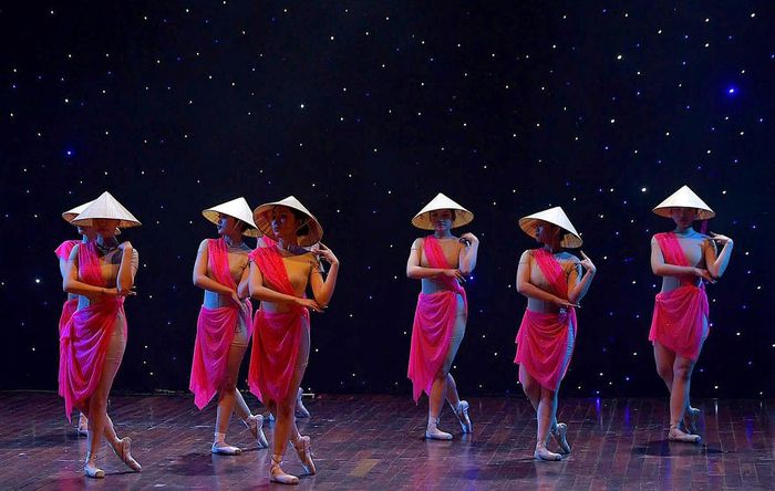 “Giao thoa đất trời” đã tạo nên điểm chạm giữa nghệ thuật truyền thống trong đời sống đương đại.