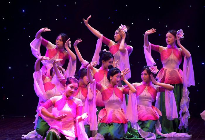 Những màn trình diễn công phu cho thấy sự tìm tòi và nỗ lực của thế hệ trẻ trong việc đưa văn hóa truyền thống đến gần công chúng. 