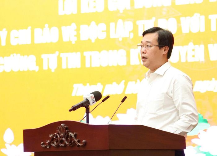  Ông Lê Quốc Phong, Phó Bí thư Thường trực Thành ủy TP.HCM, phát biểu chào mừng hội thảo. Ảnh: HÀ THƯ 