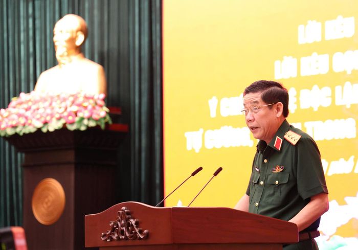  Thượng tướng Nguyễn Văn Gấu, Thứ trưởng Bộ Quốc phòng, phát biểu khai mạc hội thảo. Ảnh: HÀ THƯ 