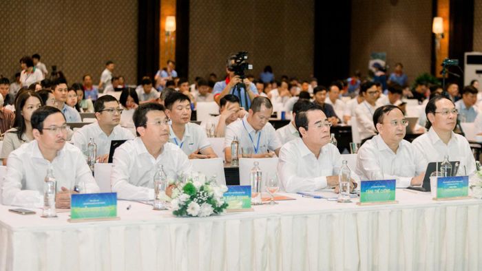  Các đại biểu tham dự diễn đàn. 
