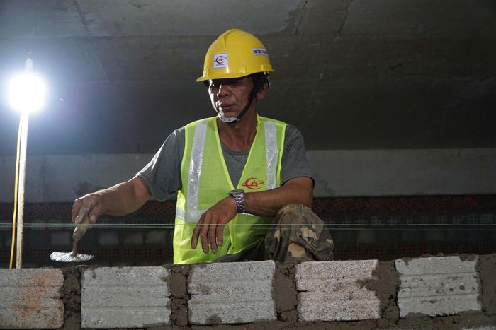  Tổ chức nhiều mũi thi công cả ngày lẫn đêm giúp đẩy nhanh tiến độ các dự án. 