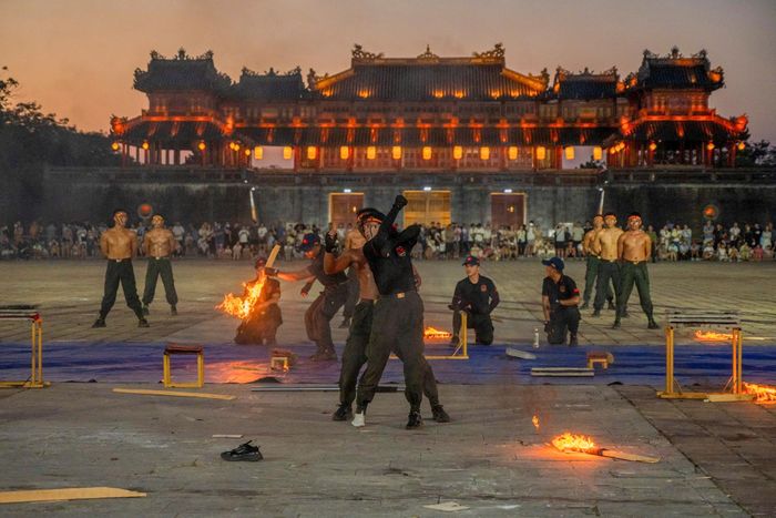  Các buổi sơ duyệt nhận được sự quan tâm của đông đảo người dân đến theo dõi. 