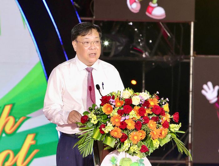  Chủ tịch UBND tỉnh Đồng Tháp Phạm Thành Ngại. 