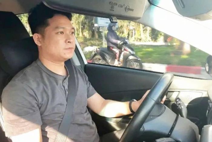  Anh Trọng hạn chế được ảnh hưởng của thời tiết nhờ di chuyển bằng ôtô. 