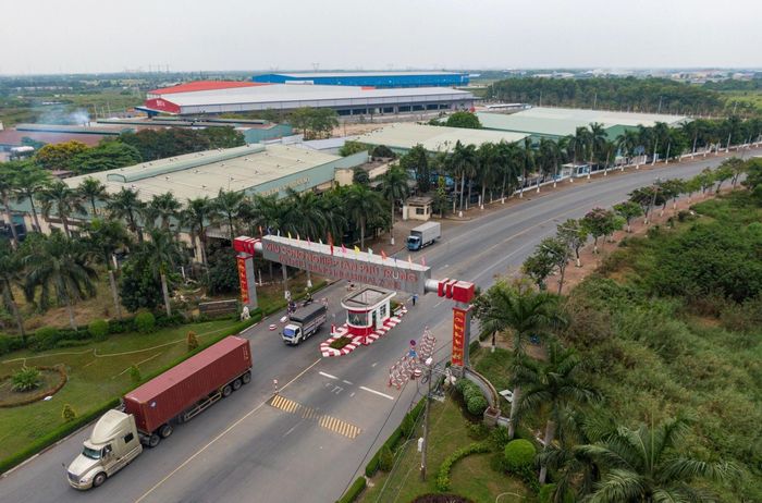  Về kinh tế công nghiệp, xã Củ Chi có KCN Tân Phú Trung (590 ha) nhiều năm qua đã tạo công ăn việc làm cho người dân Củ Chi. Theo kế hoạch, tại đây sẽ xây dựng trung tâm dữ liệu AI hơn 2 tỷ USD - dự án đầu tiên về AI Data Center tại địa phương. 