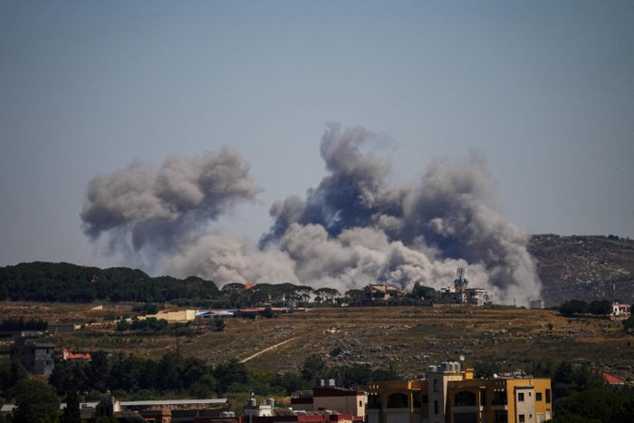  Khói bốc lên nghi ngút từ miền nam Lebanon sau các cuộc không kích của Israel ngày 4/6. Ảnh: Reuters. 