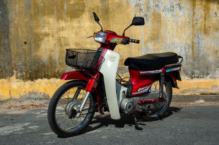  Xe xăng đời cũ sử dụng bộ chế hòa khí được khuyên dùng xăng E5. Ảnh: Phúc Hậu. 