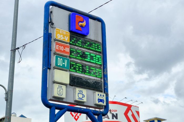  Giá bán xăng E10 có sự chênh lệch do từng loại có trị số Octane khác nhau. Ảnh: Phúc Hậu. 