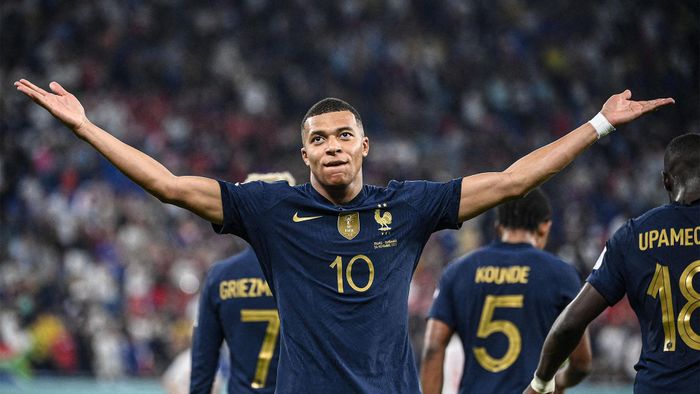  Dù vậy, đội bóng của Didier Deschamps vẫn khiến người hâm mộ hoài nghi bởi sự thiếu ổn định trong lối chơi. Nếu Kylian Mbappe và các đồng đội tìm được sự hiệu quả trong những trận cầu lớn, Pháp hoàn toàn có thể nâng cao chiếc cúp vàng lần thứ ba trong lịch sử. 