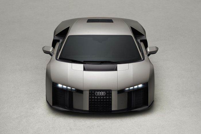  Audi Nuvolari được trang bị động cơ V8 biturbo 4.0L đặt giữa, sản sinh công suất 800 mã lực và mô-men xoắn 730 Nm. Trong đó, 2 động cơ điện được đặt tại cầu trước và 1 động cơ điện được đặt giữa động cơ V8 và hộp số. 