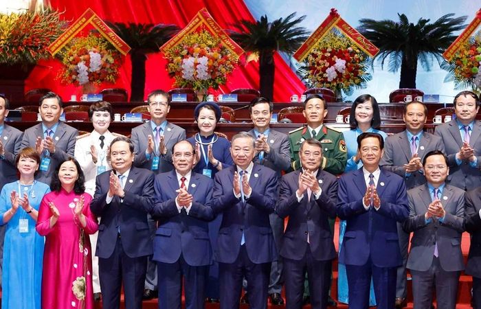 Tổng Bí thư, Chủ tịch nước Tô Lâm và các đại biểu chụp ảnh chung. Ảnh: TTXVN