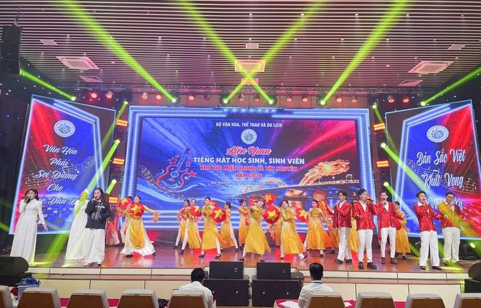 Lễ khai mạc Liên hoan sẽ diễn ra vào tối nay (5.6), mở đầu cho chuỗi chương trình nghệ thuật kéo dài trong hai ngày với sự tham gia biểu diễn của các đoàn theo lịch trình đã được Ban tổ chức xây dựng khoa học, chuyên nghiệp