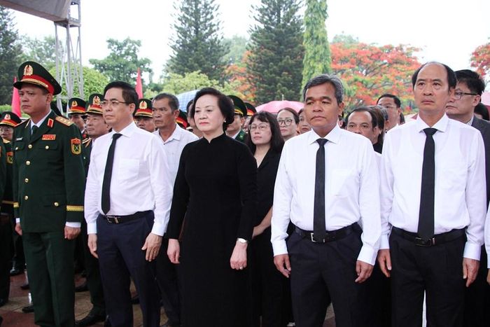 Phó Thủ tướng Chính phủ Phạm Thị Thanh Trà cùng các đại biểu tại buổi lễ