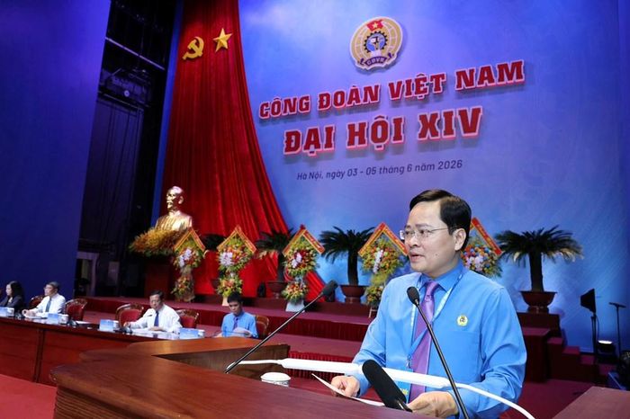 Chủ tịch Tổng Liên đoàn Lao động Việt Nam Nguyễn Anh Tuấn phát biểu đề dẫn Chương trình trao đổi, thảo luận