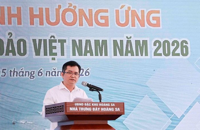 Ông Lê Tiến Công, Chánh Văn phòng UBND đặc khu Hoàng Sa kiêm Giám đốc Nhà Trưng bày Hoàng Sa phát biểu tại chương trình