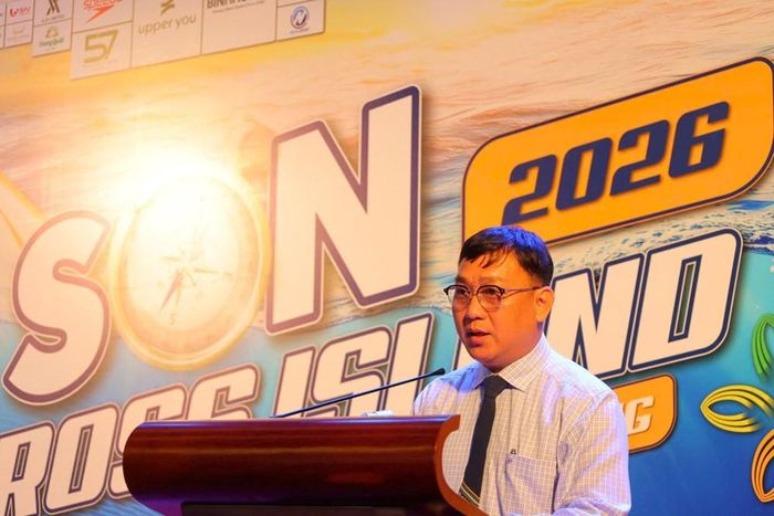 Ông Nguyễn Văn Huy, Chủ tịch UBND đặc khu Lý Sơn phát biểu tại Lễ khai mạc Lễ hội chèo SUP Việt Nam năm 2026
