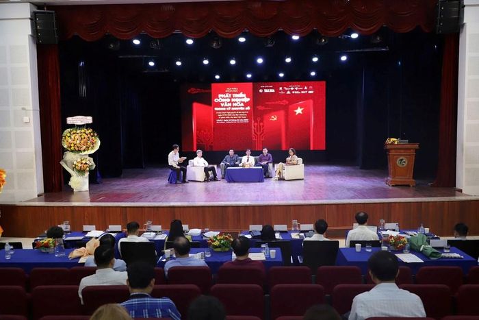 Các diễn giả tham gia phiên thảo luận 2: “Bứt phá phát triển công nghiệp văn hóa trong kỷ nguyên số”