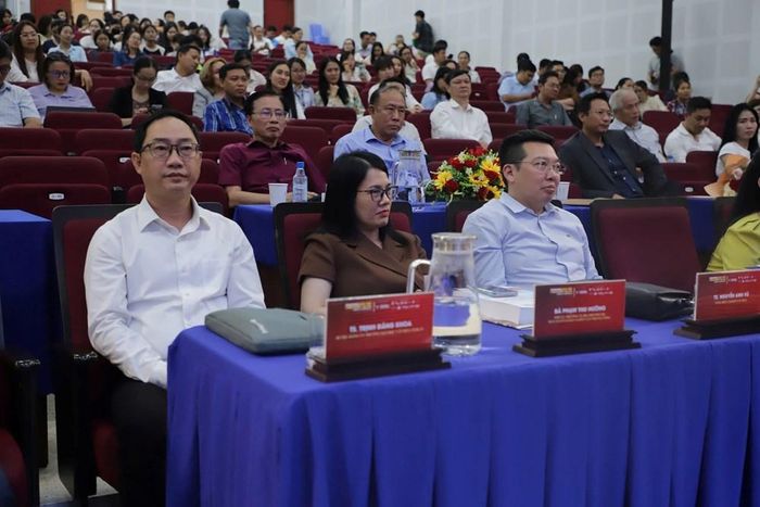 Các đại biểu tham dự hội thảo