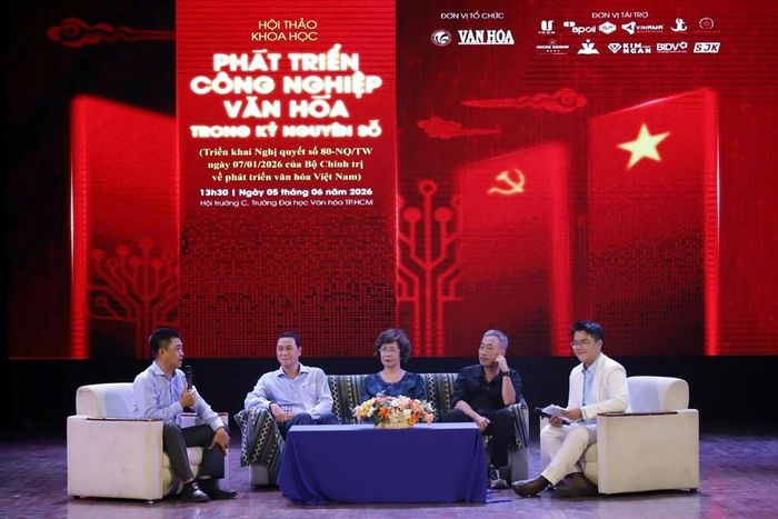 Các diễn giả chia sẻ tại phiên thảo luận 1: “Khơi thông nguồn lực để phát triển công nghiệp văn hóa”