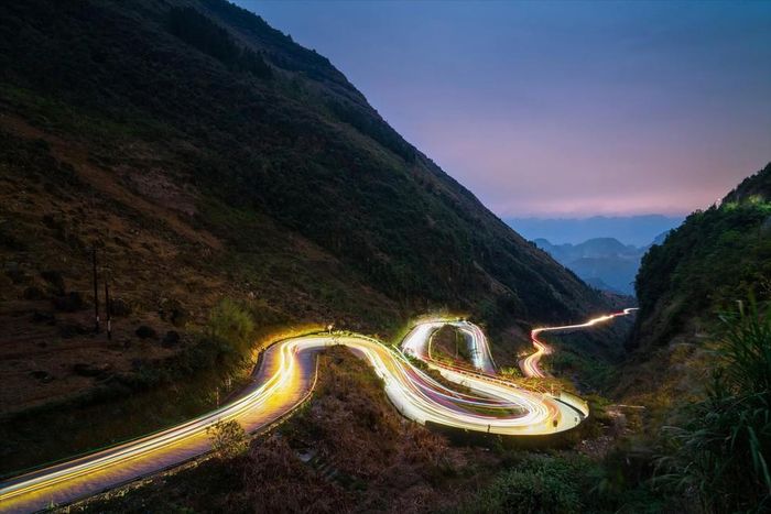 Vẻ đẹp uốn lượn của dốc Thẩm Mã, huyện Đồng Văn, tỉnh Hà Giang. Ảnh: Khánh Hòa-TTXVN