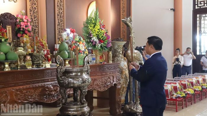 Bí thư Tỉnh ủy Đắk Lắk Lương Nguyễn Minh Triết dâng hương tưởng nhớ Chủ tịch Hồ Chí Minh, Đại tướng Võ Nguyên Giáp và các anh liệt sĩ tại Nhà thờ Chủ tịch Hồ Chí Minh, Đại tướng Võ Nguyên Giáp và các anh hùng liệt sĩ tại Nghĩa trang liệt sĩ tỉnh Đắk Lắk.