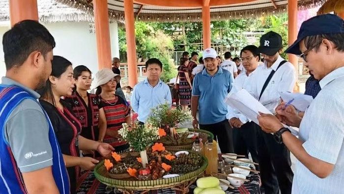  Mỗi món ăn không chỉ phản ánh điều kiện tự nhiên mà còn chứa đựng những giá trị văn hóa, tín ngưỡng và tinh thần đoàn kết của cộng đồng dân cư. 