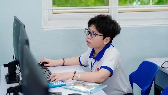 Minh Khang có niềm yêu thích với môn tin học.