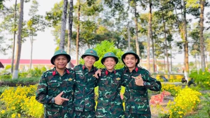 Nét rạng ngời, trẻ trung của người lính hôm nay.