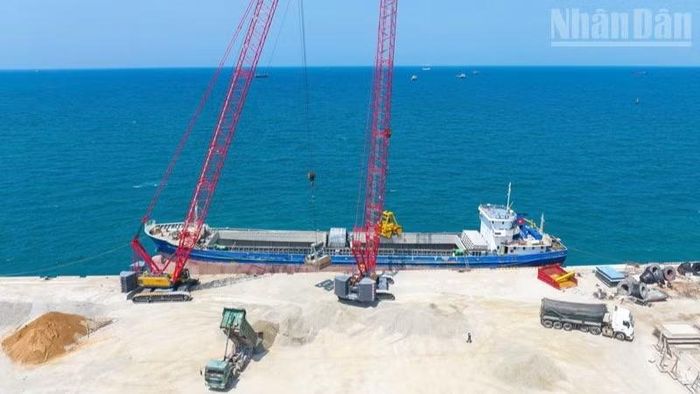 Tính đến đầu tháng 6/2026, tổng lượng hàng hóa thông qua Bến cảng 1A đạt gần 3,5 triệu tấn, nhiều thời điểm vượt hơn 200% so kế hoạch ban đầu.