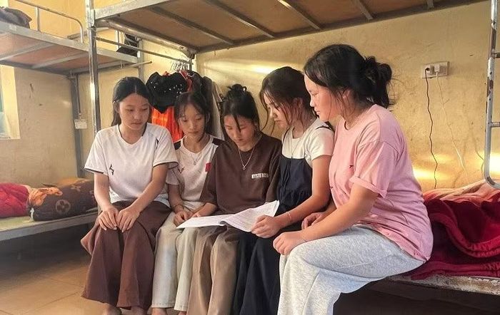 Học sinh Trường trung học phổ thông Nà Hỳ ôn luyện chuẩn bị cho kỳ thi.
