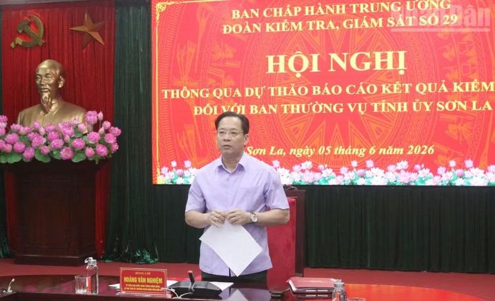 Đồng chí Hoàng Văn Nghiệm, Ủy viên Trung ương Đảng, Bí thư Tỉnh ủy Sơn La phát biểu tại hội nghị thông qua dự thảo báo cáo kết quả kiểm tra đợt 2 của Bộ Chính trị, Ban Bí thư.